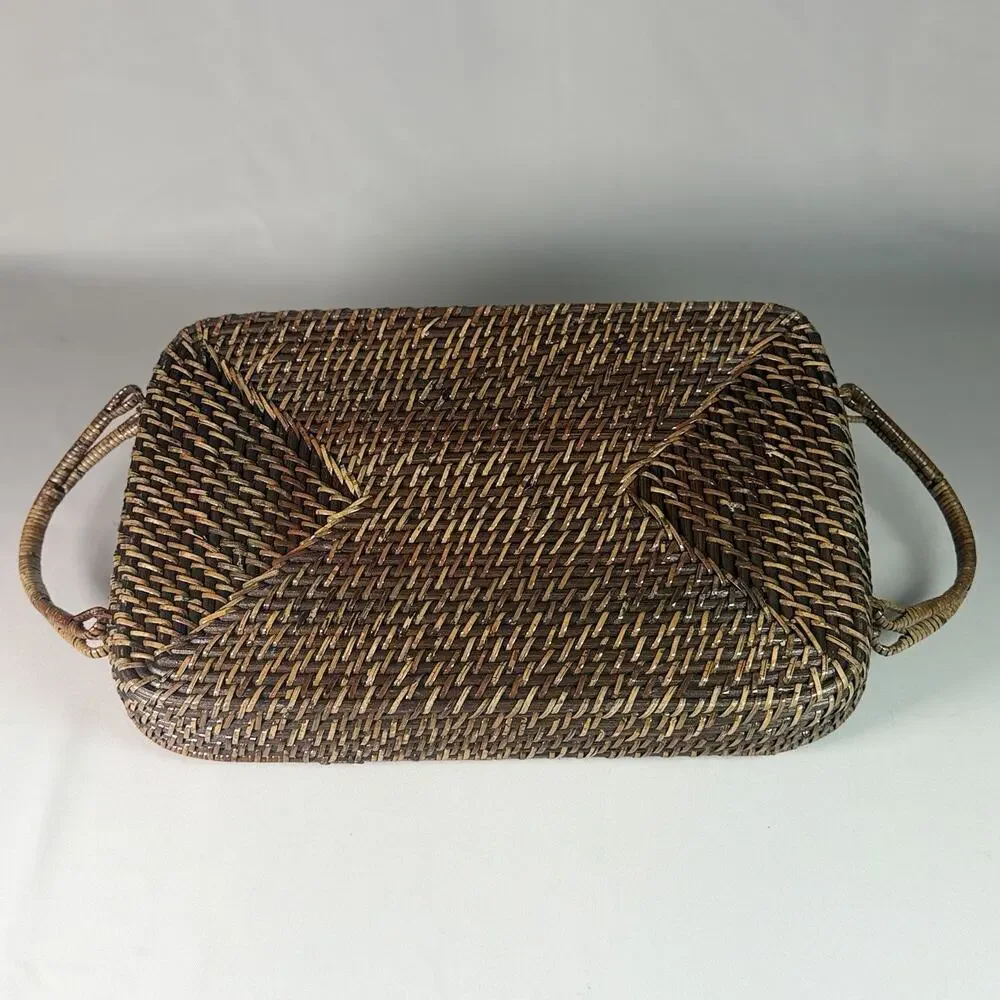 Gorgeous Vtg Woven Rattan Casserole Carrier Basket w/ Lid Two-Tone Wicker 9x13